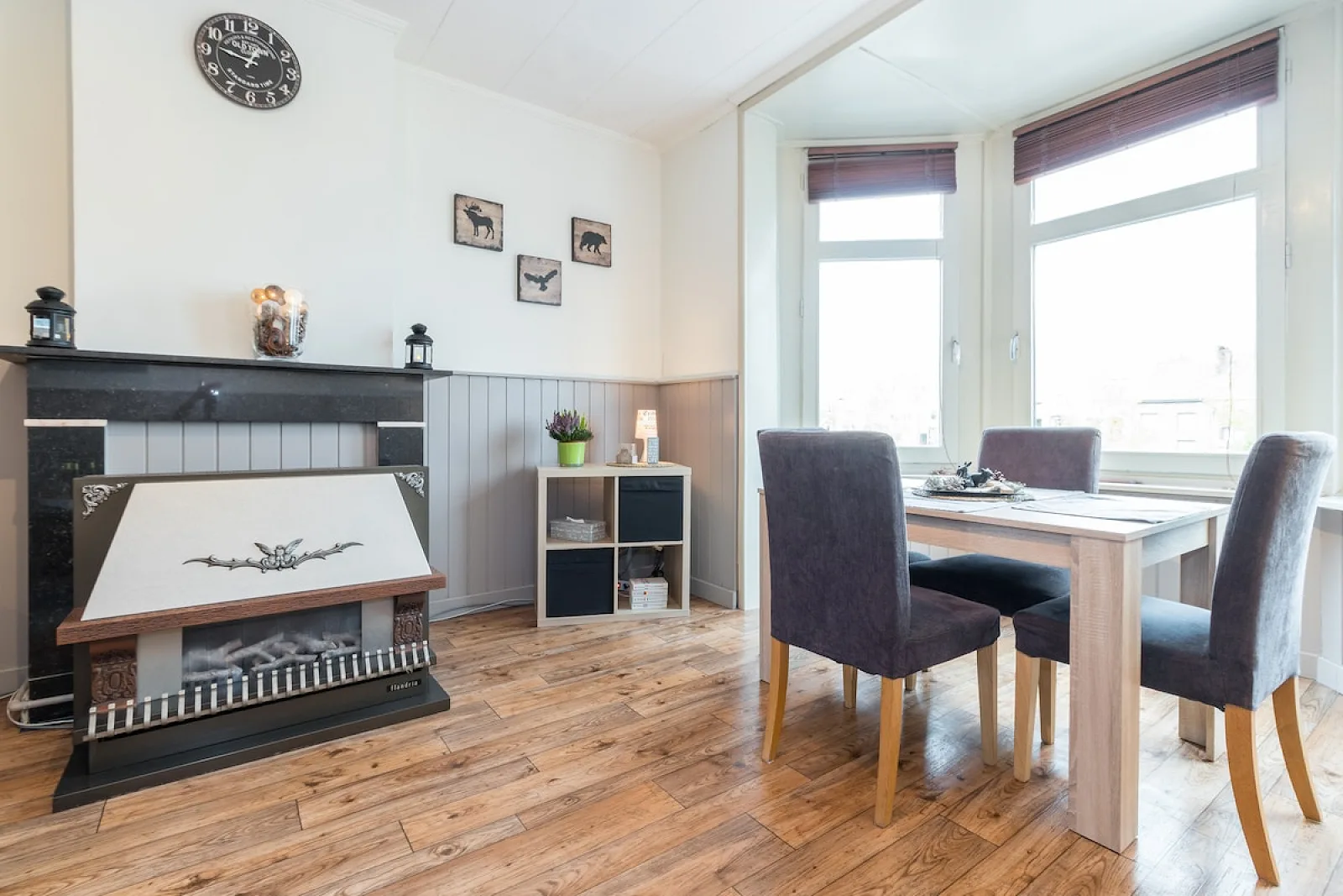 Dining corner in a Bruges holiday apartment