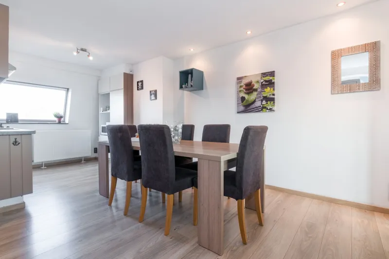 Dining area with fully equipped kitchen